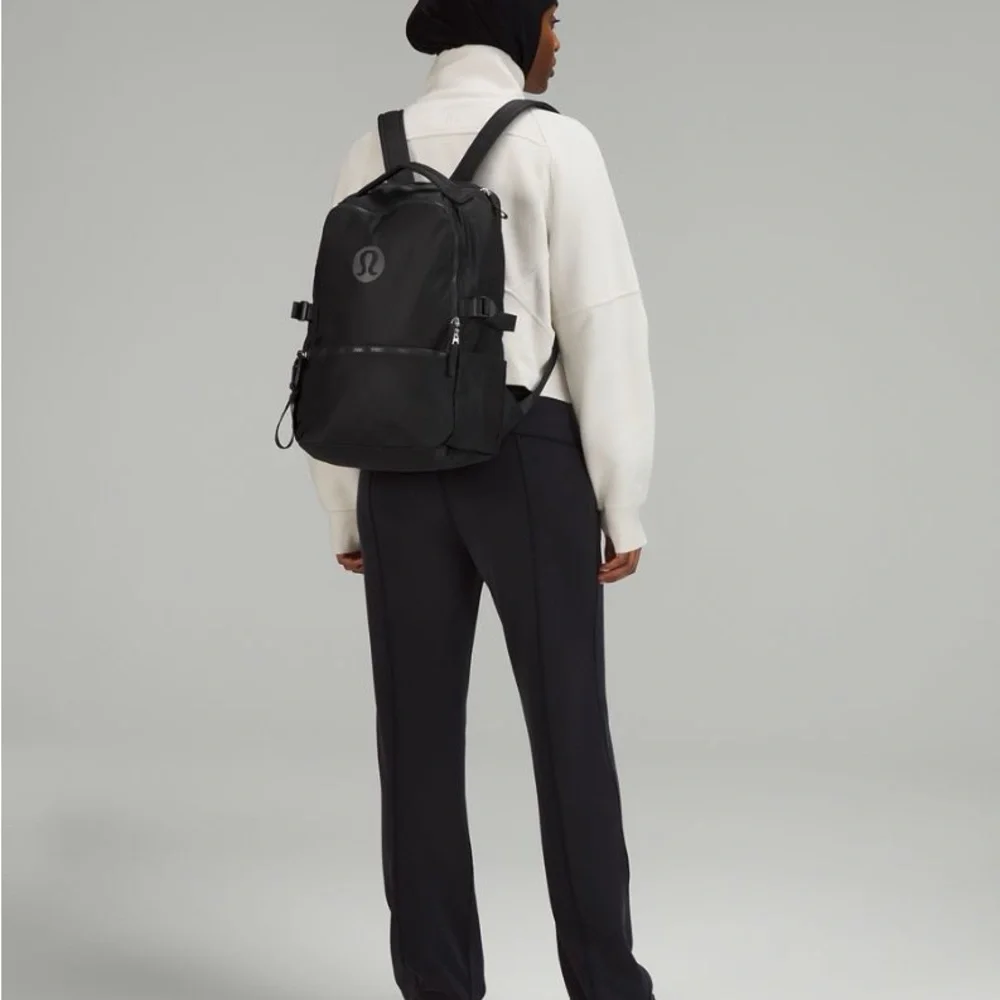 lululemon athletica Crew 22L Black Backpack - Picture 6 of 6